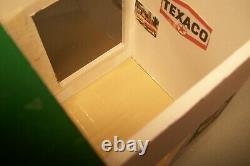 118 TEXACO 2 BAY STATION With AWNING, HAND MADE DIORAMA cbcustomtoys