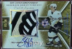 2005-06 Ultimate Debut Threads Sidney Crosby Patch Auto 3 Colors #1/10 The Hand
