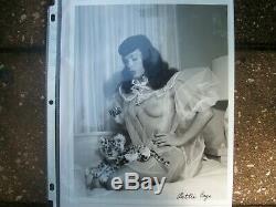 BETTIE PAGE- 8X10 HAND SIGNED B&W AUTOGRAPH WITH COA / AWESOME! Price lowered