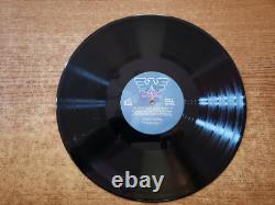 HAND SIGNED WAYLON JENNINGS 1982 EXCELLENT, WAYLON And WILLIE WWII LP33