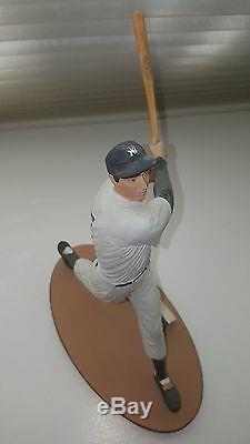 Joe DiMaggio HAND SIGNED Autographed Gartlan Figurine