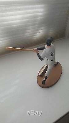 Joe DiMaggio HAND SIGNED Autographed Gartlan Figurine