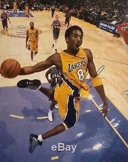 KOBE BRYANT AUTOGRAPHED Hand SIGNED Los Angeles LAKERS 16x20 DUNK PHOTO withCOA