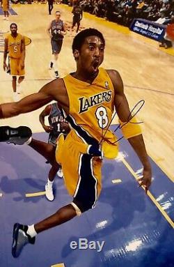 KOBE BRYANT AUTOGRAPHED Hand SIGNED Los Angeles LAKERS 16x20 DUNK PHOTO withCOA