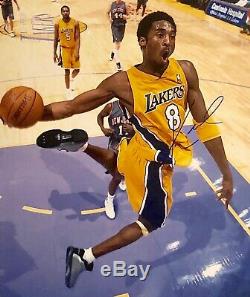 KOBE BRYANT AUTOGRAPHED Hand SIGNED Los Angeles LAKERS 16x20 DUNK PHOTO withCOA