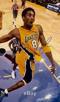 KOBE BRYANT AUTOGRAPHED Hand SIGNED Los Angeles LAKERS 16x20 DUNK PHOTO withCOA