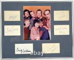 LAVERNE & SHIRLEY Cast Hand Signed/Framed & Matted Autographs with COA