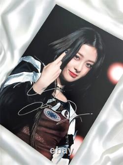 LE SSERAFIM Yunjin hand signed autograph photo