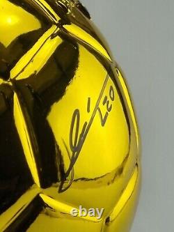 Lionel Messi balon de color oro in resin hand signed with COA