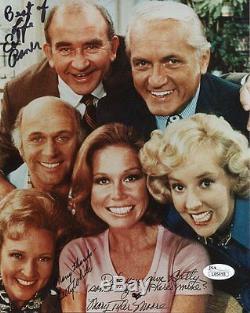 MARY TYLER MOORE HAND SIGNED 8x10 CAST PHOTO SIGNED BY 3 JSA AUTHENTIC