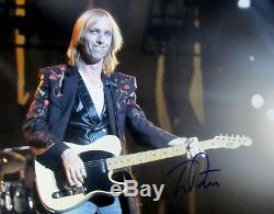 TOM PETTY AUTOGRAPHED HAND SIGNED LARGE 11X14 PHOTO withCOA THE HEARTBREAKERS