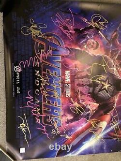 Authentic Hand Signed Avengers Poster 24 Membres De La Distribution Avec Certificat