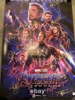 Authentic Hand Signed Avengers Poster 24 Membres De La Distribution Avec Certificat
