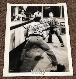 Autographe de Mickey Rooney, signé à la main et dédicacé, sur une photo originale du film.