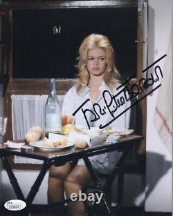 BRIGITTE BARDOT PHOTO 8x10 SIGNÉE À LA MAIN EN POSE SÉDUISANTE DANS UNE CHEMISE D'HOMME JSA