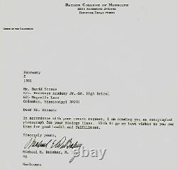 Chirurgien cardiovasculaire de renom Michael DeBakey a signé à la main une lettre datée de 1981.