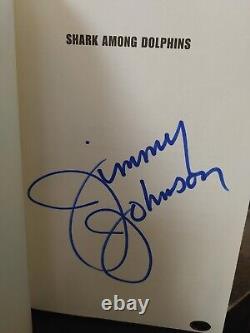 Exemplaire signé de la main de Jimmy Johnson Shark Among Dolphins Relié 1ère édition 1997