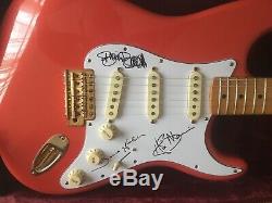 Fender Stratocaster Fiesta Red Main Signée Par The Shadows Hank Marvin, Autograph