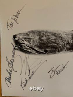 Feuille de paroles de Minute By Minute signée à la main par les Doobie Brothers, 5 signatures JSA