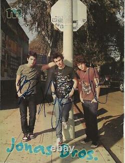 Jonas Brothers Real Hand Signed Magazine Page #2 Jsa Loa Autographié Tous Les 3