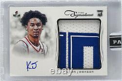 Keon Johnson a signé la carte rookie Panini Prime Signatures NBA avec un échantillon d'uniforme, numéro 21.