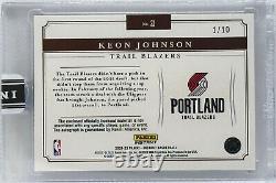 Keon Johnson a signé la carte rookie Panini Prime Signatures NBA avec un échantillon d'uniforme, numéro 21.