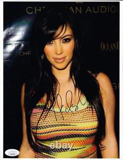 Kim Kardashian VRAIE signature à la main Photo 8x5x11 #1 JSA COA Autographiée
