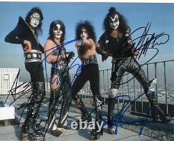 Kiss Tous Les Quatre Membres Autographies Originales Signées 8 X 10 Avec Coa