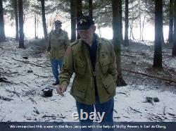 La bande de frères défend Bastogne, art dédicacé par des parachutistes de la 101e division aéroportée.