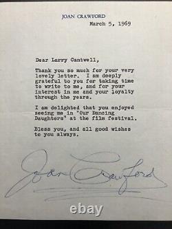 Lettre de Joan Crawford signée à la main avec un stylo à bille bleu en 1969