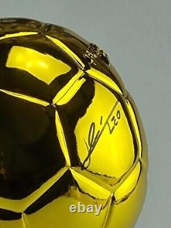 Lionel Messi ballon en couleur or en résine signée à la main avec un COA