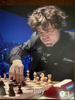 MAGNUS CARLSON SIGNATURE MANUSCRITE AUTOGRAPHIE 8x10 GRAND MAÎTRE D'ÉCHECS CHAMPION BECKETT BAS