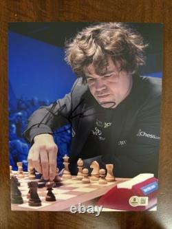 MAGNUS CARLSON SIGNATURE MANUSCRITE AUTOGRAPHIE 8x10 GRAND MAÎTRE D'ÉCHECS CHAMPION BECKETT BAS