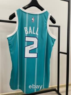 Maillot dédicacé à la main de LaMelo Ball avec certificat d'authenticité JSA