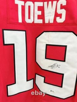 Maillot dédicacé de Jonathan Toews avec certificat d'authenticité BAS