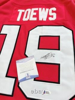 Maillot dédicacé de Jonathan Toews avec certificat d'authenticité BAS