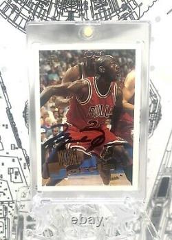 Michael Jordan 1996 Hand Autographied Topps #196 Carte De Basketball