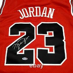 Michael Jordan Bulls Signé À La Main Rouge Autographié 1984-85 Rookie Jersey Avec Coa
