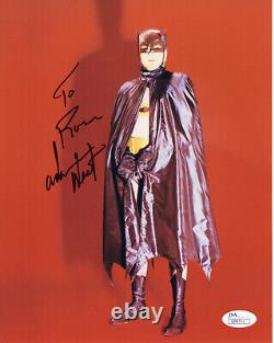 PHOTO COULEUR 8x10 SIGNÉE À LA MAIN PAR ADAM WEST, SUPERBE POSE EN TANT QUE BATMAN À RON JSA