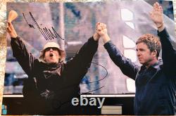 Photo 18x12 signée à la main par Liam & Noel Gallagher Oasis Dual avec certificat d'authenticité et preuve NOUVEAU DANS