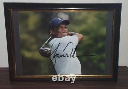 Photo 8 x 10 signée à la main par Tiger Woods avec certificat d'authenticité encadré 8x10.