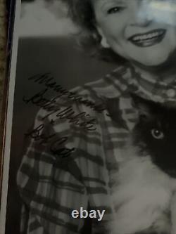 Photo 8x10 signée à la main par Betty White avec la mention 'Merci d'être une amie' JSA