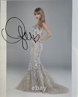 Photo dédicacée à la main de Taylor Swift avec certificat d'authenticité en parfait état.