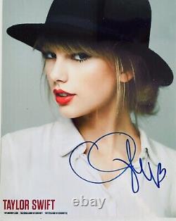 Photo dédicacée à la main de Taylor Swift avec un certificat d'authenticité en parfait état