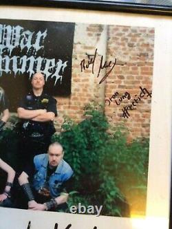 Photo dédicacée à la main très rare du groupe de black metal WARHAMMER et médiators.