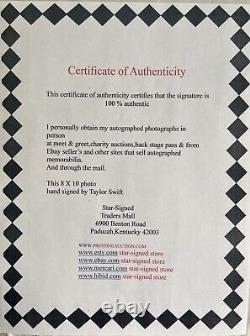 Photo signée à la main de Taylor Swift avec certificat d'authenticité en parfait état.