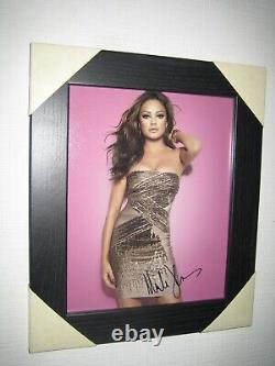 Photographie signée à la main de Mila Kunis (8x10) encadrée + CoA