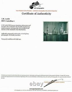 RARE! Astronome I. M. Levitt Photo en noir et blanc de 8X10 signée à la main avec certificat d'authenticité de JG Autographs