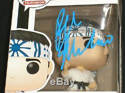 Ralph Macchio Signé Cobra Kai Funko Pop Figure Daniel Larusso Autograph Dans La Main