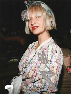 SIA Photo de Musicien Authentiquement Signée à la Main 8x10 (JSA COA)